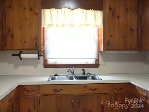 Kitchen - 1777 Potter Rd, Lancaster, SC 29720 photo 3 of 4