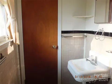 Bath - 1777 Potter Rd, Lancaster, SC 29720 photo 2 of 2