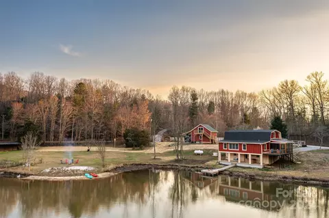 30 Miller Rhodes Ln, Saluda, NC 28773