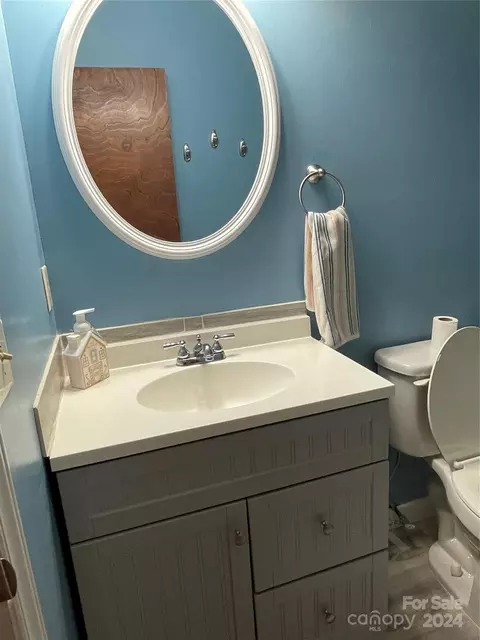 Bath - 30 Monroe Ln, Clyde, NC 28721 photo 1 of 2