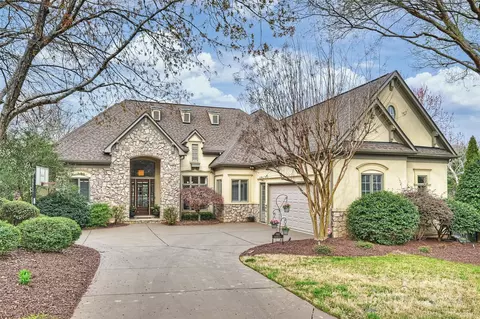7307 Amberwood Ct, Charlotte, NC 28226