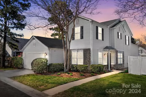 9270 Meadowmont View Dr, Charlotte, NC 28269