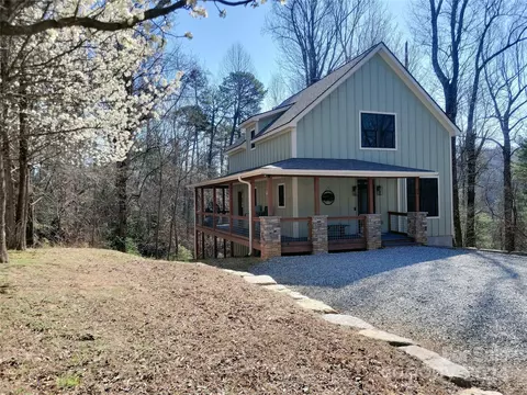 65 Bell Ct, Saluda, NC 28773