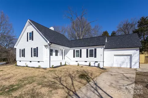 9101 Joyce Kilmer Dr, Charlotte, NC 28213