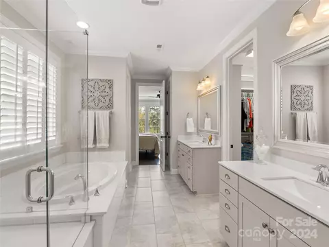 Bath - 17538 Julees Walk Ln, Davidson, NC 28036 photo 2 of 5