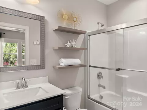 Bath - 17538 Julees Walk Ln, Davidson, NC 28036 photo 4 of 5