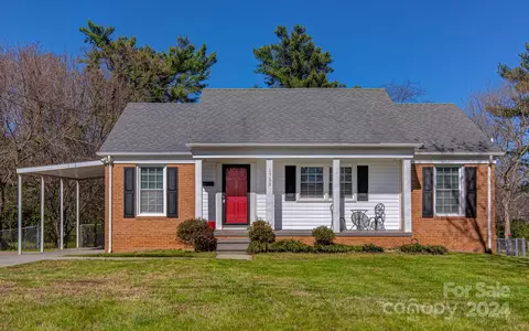1753 Hausman Dr, Winston Salem, NC 27103