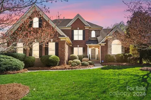 5903 Four Wood Dr, Matthews, NC 28104