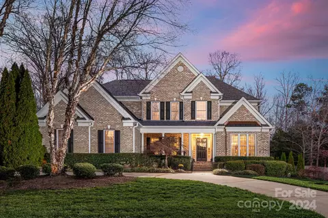 1107 Dobson Dr, Waxhaw, NC 28173