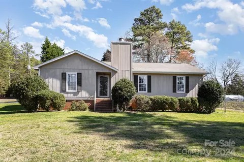 17618 Youngblood Rd, Charlotte, NC 28278