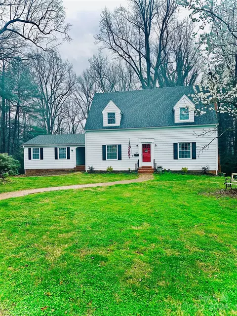328 Forest Hill Dr, Wilkesboro, NC 28697