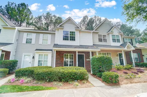 10158 Forest Landing Dr, Charlotte, NC 28213