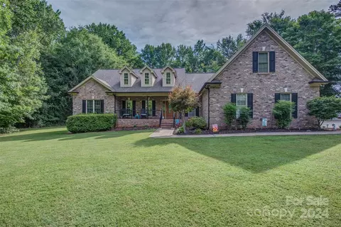91 Mitchell St, Belmont, NC 28012