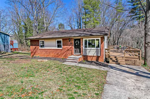 24 Lancelot Ln, Asheville, NC 28806