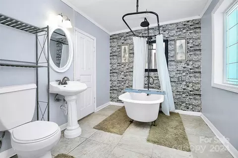 Bath - 200 Barr St, Lancaster, SC 29720 photo 5 of 5