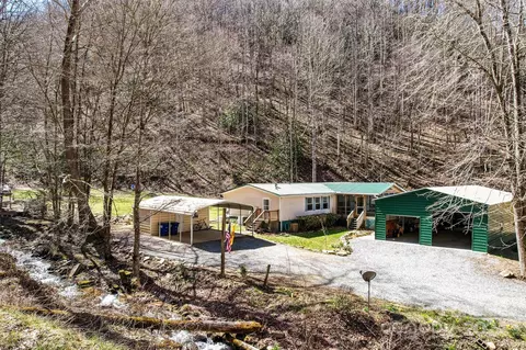 9 Herbs Rd, Whittier, NC 28789