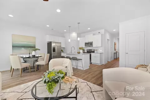 432 Granby Cir, Charlotte, NC 28217