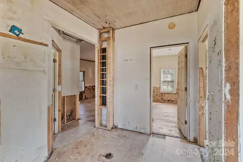 Entry Way - 43 Conley St, Canton, NC 28716 photo 2 of 3