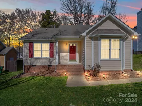 3721 Rosedown Dr, Matthews, NC 28105