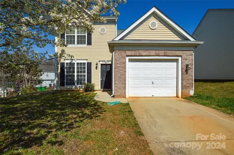 2705 Blackberry Ridge Ln, Charlotte, NC 28208