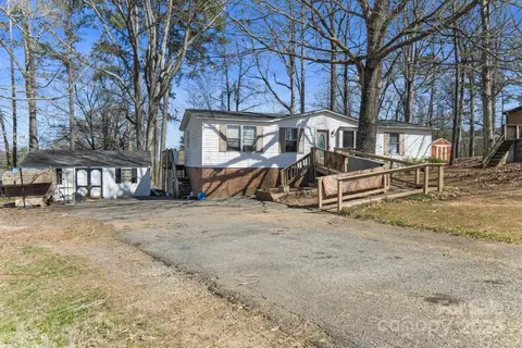 2451 Ridgecrest Dr, Stanley, NC 28164