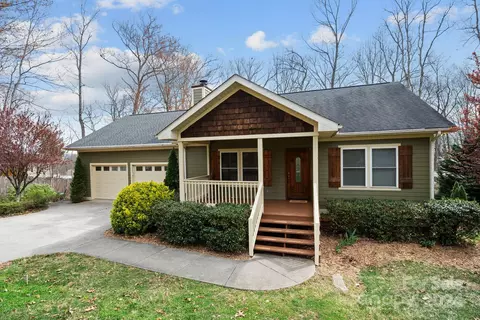 20 Goldenwood Ln, Mills River, NC 28759