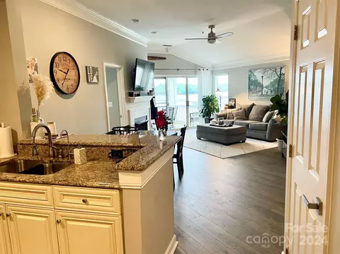1333 Torrence Cir, Davidson, NC 28036 photo 5