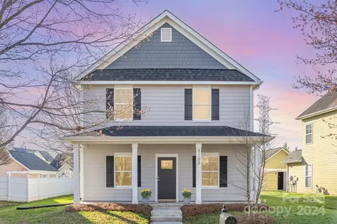 8108 Bud Henderson Rd, Huntersville, NC 28078