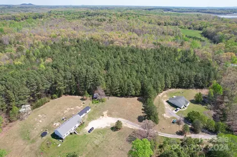2470 Eagle Point Rd, Clover, SC 29710 photo 5
