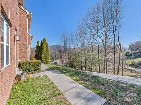Exterior - 44 Vancott Ct, Clyde, NC 28721 photo 3 of 5