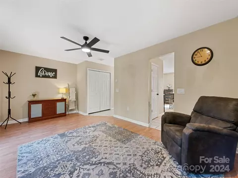 Living - 44 Vancott Ct, Clyde, NC 28721 photo 3 of 4