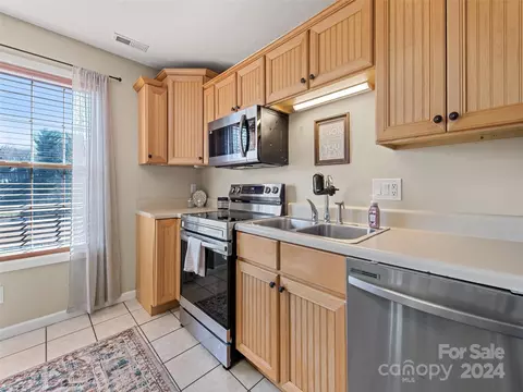 Kitchen - 44 Vancott Ct, Clyde, NC 28721 photo 3 of 3