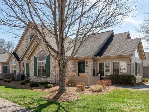 279 Summerfield Pl, Flat Rock, NC 28731