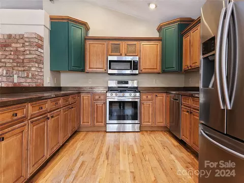 Kitchen - 10 Natures Trl, Clyde, NC 28721 photo 2 of 2