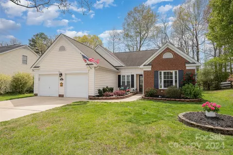 3425 Turtle Cross Ln, Charlotte, NC 28269