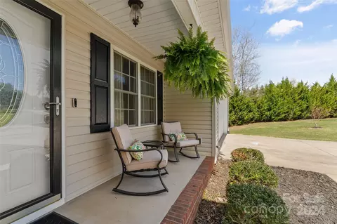 Exterior - 5937 Leil Rd, Hickory, NC 28602 photo 4 of 7
