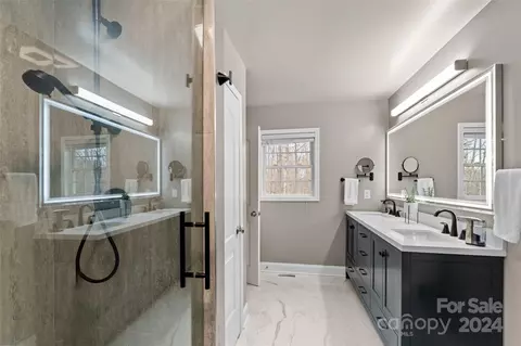 Bath - 5937 Leil Rd, Hickory, NC 28602 photo 1 of 4