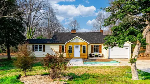 1442 Lee Pearson Rd, Granite Falls, NC 28630