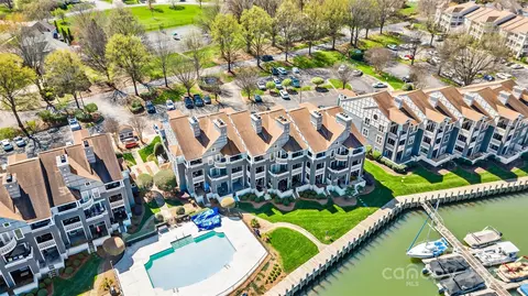 18717 Vineyard Point Ln, Cornelius, NC 28031