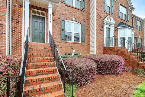 Exterior - 20555 Harbor View Dr, Cornelius, NC 28031 photo 3 of 10