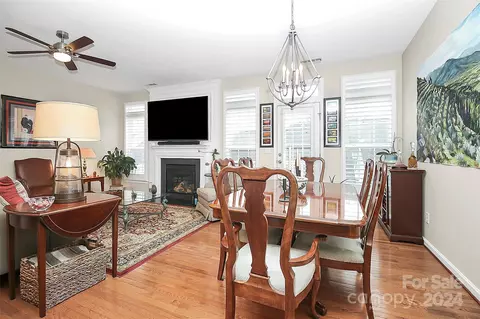 Dining - 20555 Harbor View Dr, Cornelius, NC 28031 photo 2 of 4