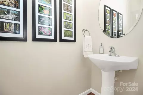 Bath - 20555 Harbor View Dr, Cornelius, NC 28031 photo 2 of 6