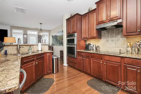 Kitchen - 20555 Harbor View Dr, Cornelius, NC 28031 photo 3 of 5