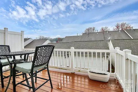 Exterior - 20555 Harbor View Dr, Cornelius, NC 28031 photo 6 of 10