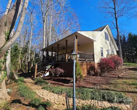 8020 Black Walnut Trl, Gastonia, NC 28056