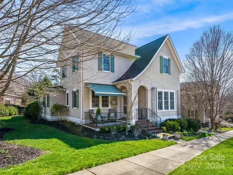 8 Dayflower Dr, Asheville, NC 28803