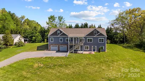 47 Lawson Ridge Rd, Leicester, NC 28748
