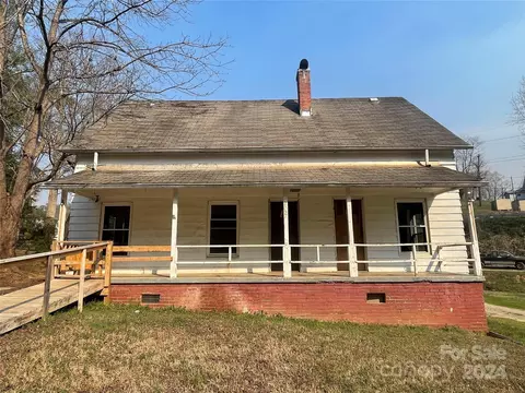 202 Hickory 21 St #21, Rhodhiss, NC 28667