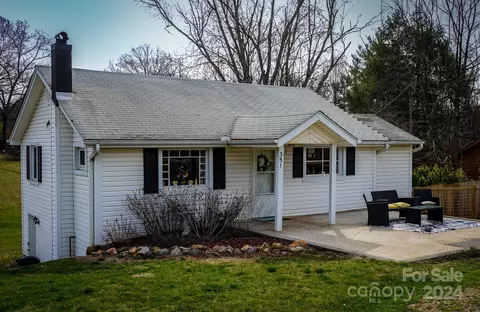 351 Turnpike Rd, Mills River, NC 28759