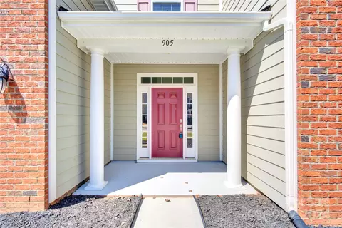 905 Landry Dr, Matthews, NC 28105 photo 2
